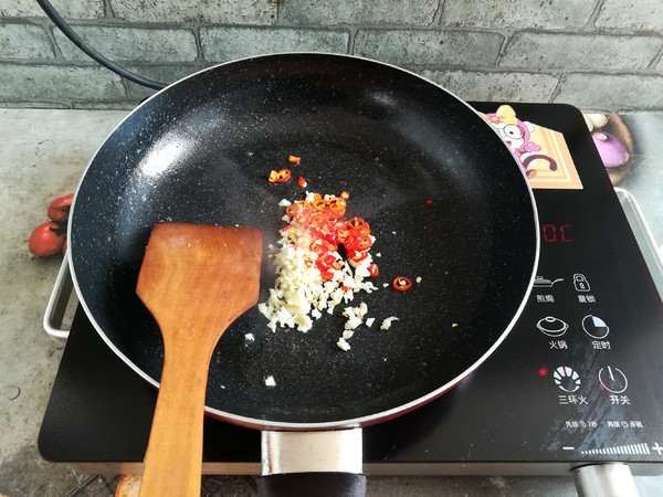 Stir-fried Pork Ears with Green Peppers recipe