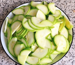 Stir-fried Zucchini, A Five-minute Quick Dish recipe