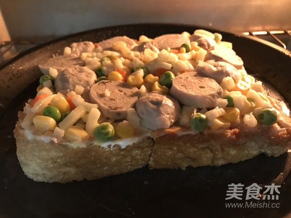 Beef Ball Toast Pizza recipe