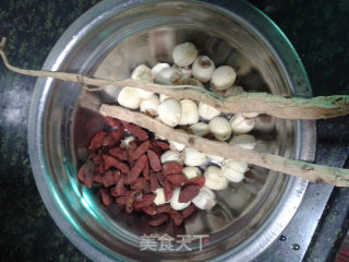 Warm Tonic Lotus Seed and Pork Belly Soup recipe