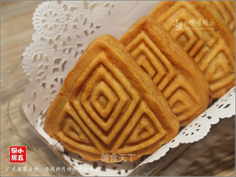 Cantonese-style Lotus Seed Paste Moon Cake recipe