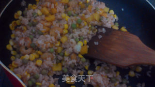 Sweet and Sour and Delicious Rice-hainan Pineapple Rice recipe