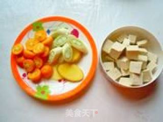 Crucian Carp Tofu Kumquat Soup recipe