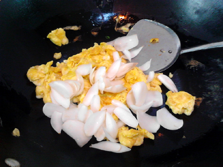Scrambled Eggs with Lily recipe