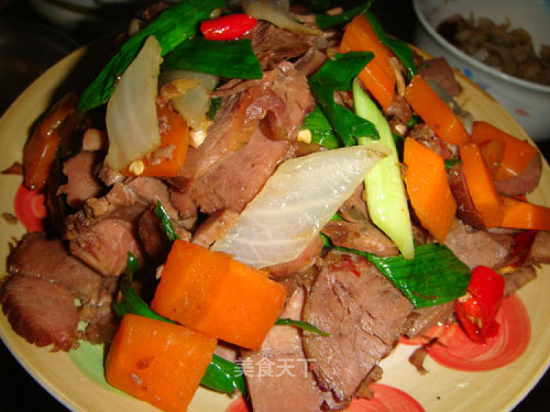 Stir-fried Beef with Garlic and Carrots recipe