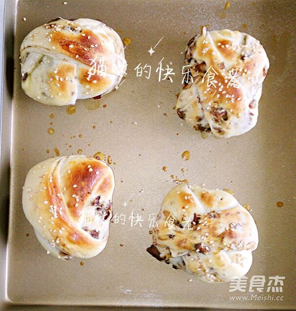 Yogurt Braised Pork Bread recipe