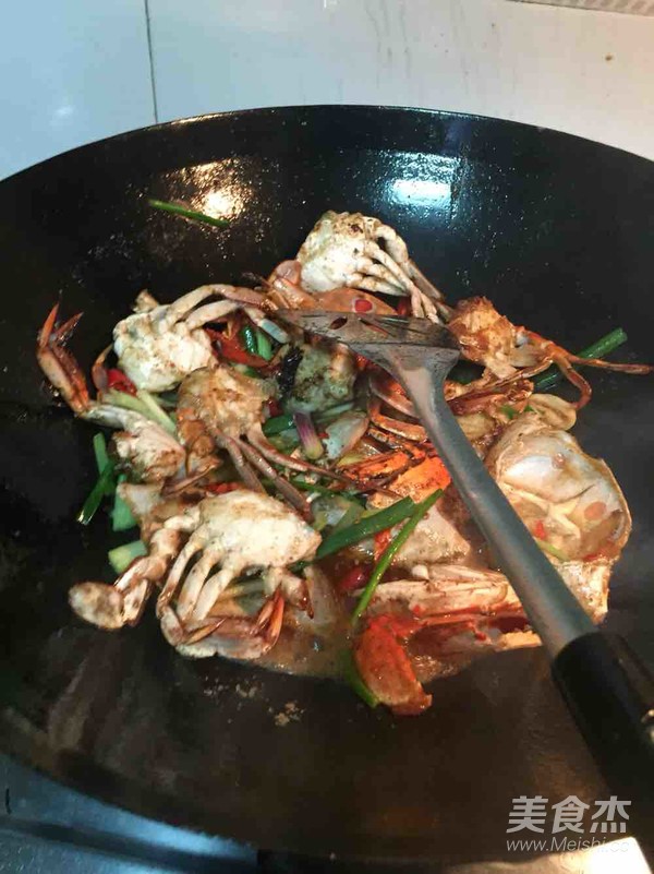 Fried Crab with Ginger and Spring Onion recipe