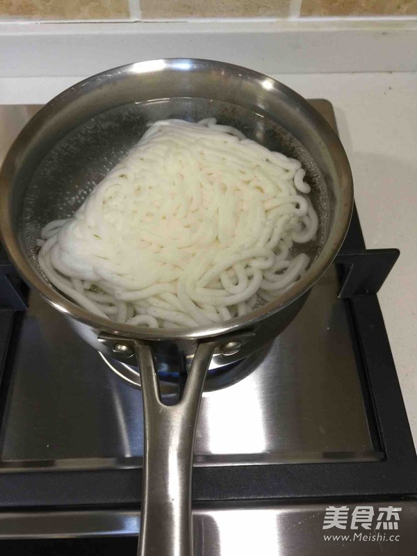 Beef Udon Noodles in Sour Soup recipe