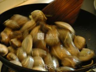 Sauce-flavored Flower Clams recipe