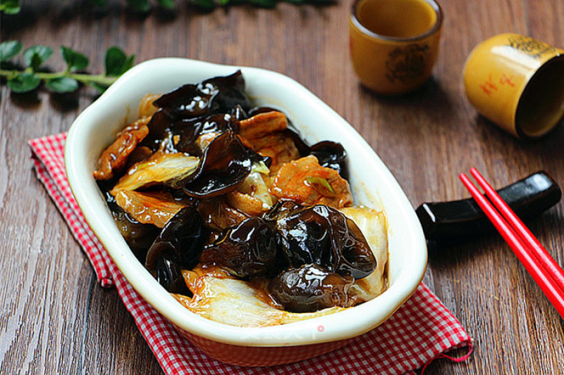 Stir-fried Pork Belly with Cabbage Fungus recipe