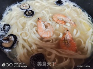 Braised Prawn Noodles with Roasted Duck and Mushrooms recipe