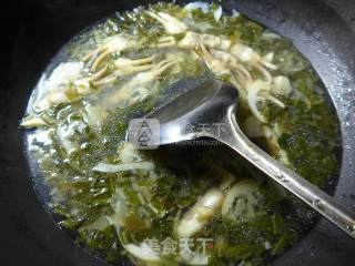 Pickled Vegetable Clam Soup with Bamboo Shoots recipe