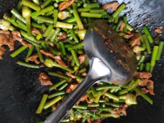 The New Way to Eat Shredded Pork with Garlic Moss and Sweet Noodle Sauce Instead of Soy Sauce. this Way, The Fried Shredded Pork with Garlic Moss is Delicious and Directly Lick The Plate. recipe