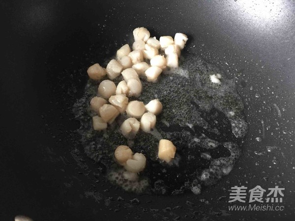 Stir-fried Fresh Shellfish with Asparagus recipe