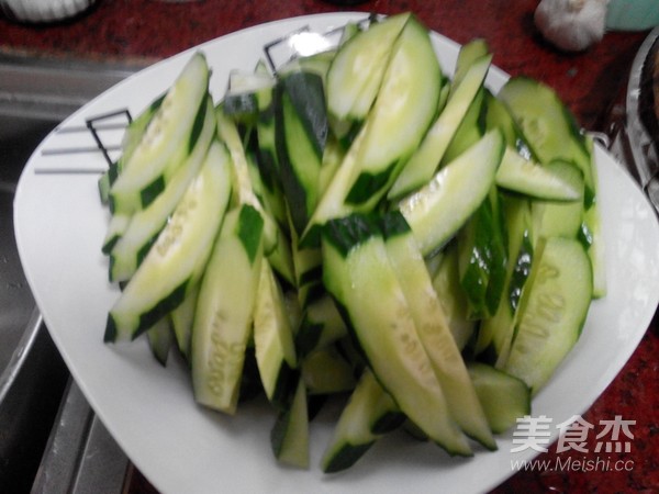 Fried Shrimp with Cucumber Fungus recipe