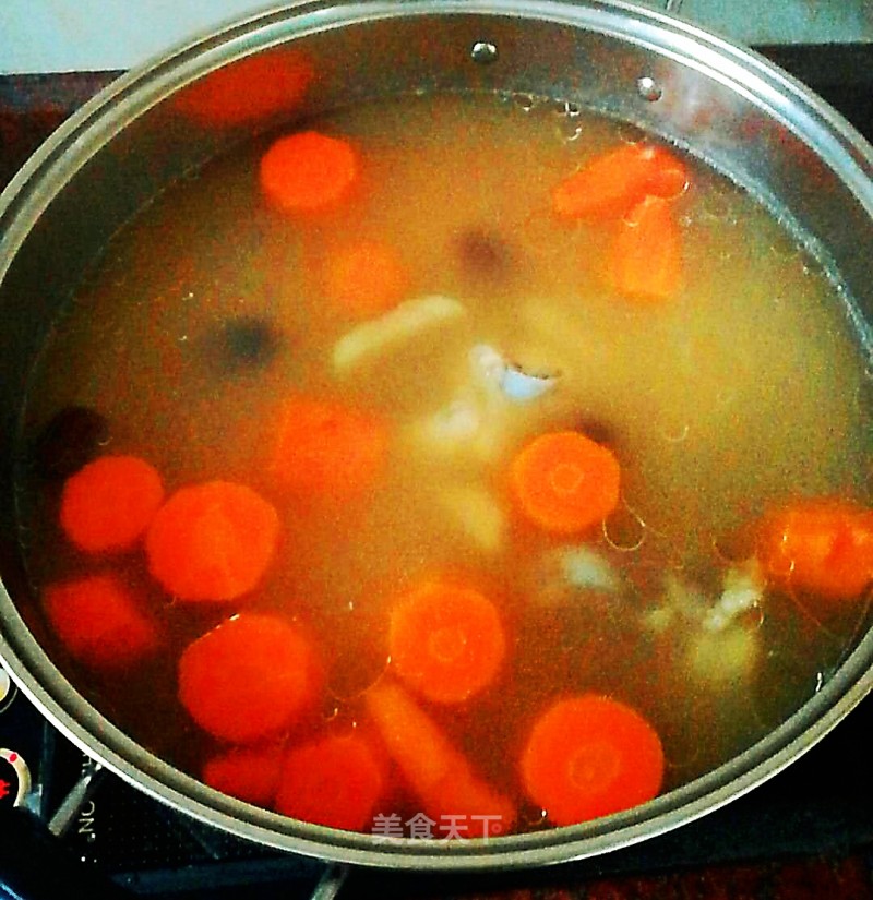 Pink Kudzu Carrot and Pork Bone Soup recipe