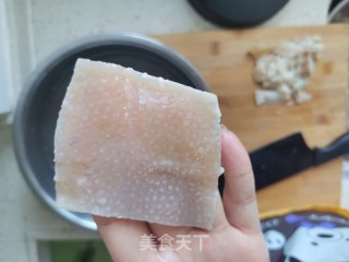 Stir-fried Pork Skins with Broccoli recipe