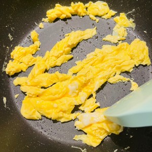 Scrambled Eggs with Oyster Mushroom and Pepper recipe