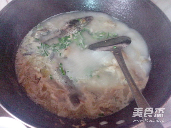 Mushroom and Crucian Carp Soup recipe