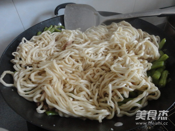 Braised Noodles with Beans recipe