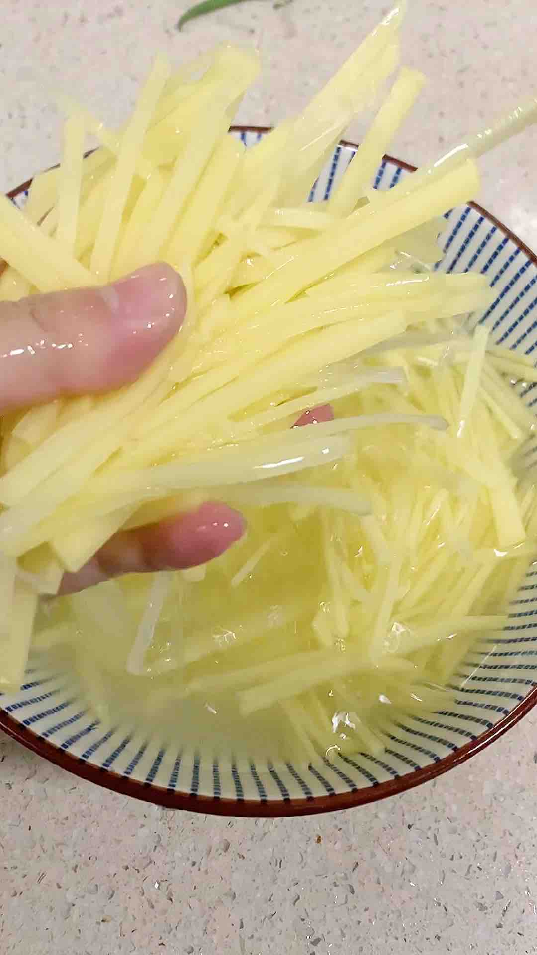 Stir-fried Shredded Potato with Luncheon Meat recipe