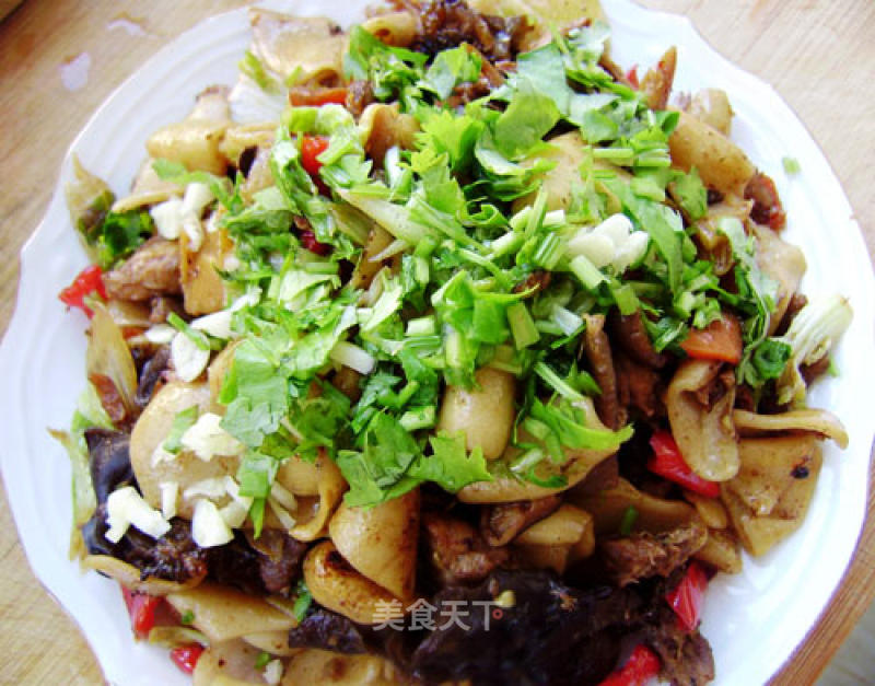 [made of Fried Noodles with Fried Sauce] Colorful Cat's Ear Fried Noodles with Fried Sauce recipe