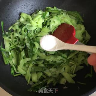 Stir-fried Lettuce with Leek recipe