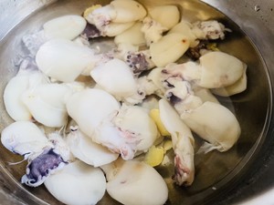 Stir-fried Cuttlefish with Home-cooked Vegetable Sauce (15 Minutes) recipe