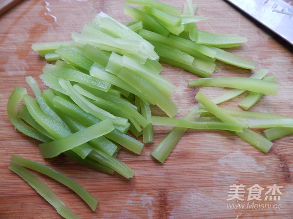 Stir-fried Bean Curd with Lettuce recipe