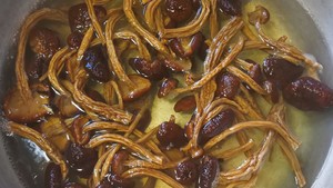 "sister Yuelan" Dry Pot Bacon Tea Tree Mushroom | The Taste of Home-made is Excellent recipe