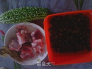 Sand Clams and Bitter Gourd Soup recipe