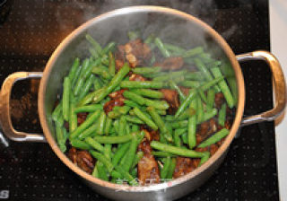 Stewed Pork Ribs with Sword Beans recipe