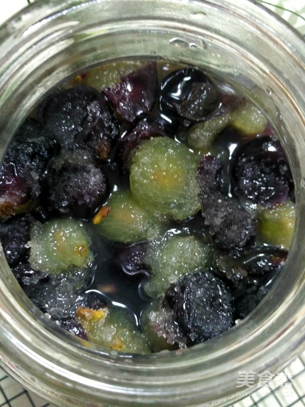 What to Do If There is A Bunch of Grapes that Can't be Eaten, Make Wine at Home recipe