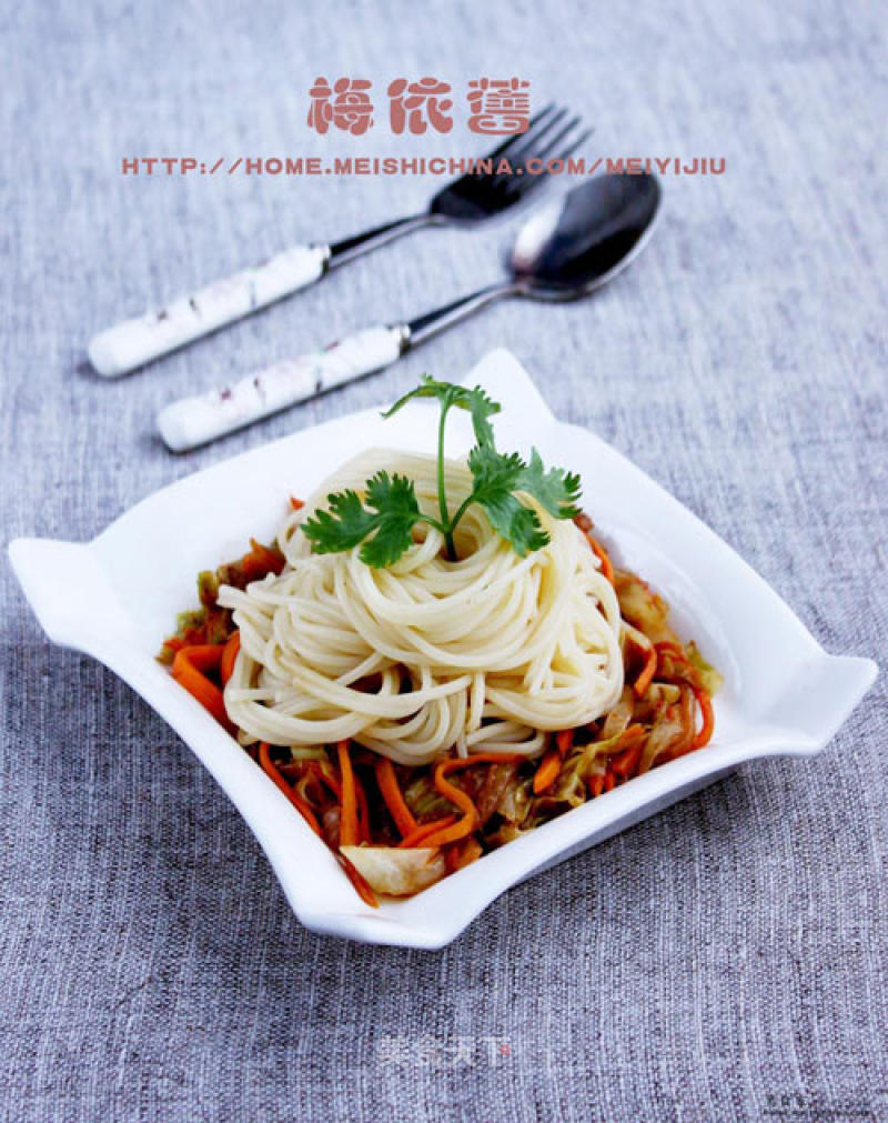 Spaghetti with Mushroom Meat Sauce recipe