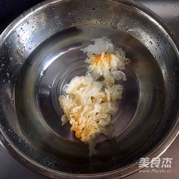 Pumpkin White Fungus Soup ~ Delicious and Slimming Sugar Water ~ recipe