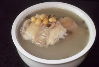 Yellow Mung Bean Pot Fish Bone Soup