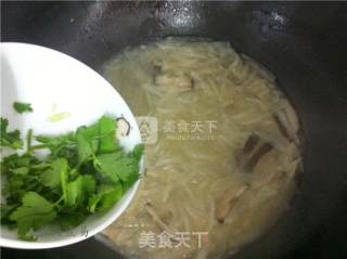 Chicken Broth with Radish Crystal Vermicelli recipe