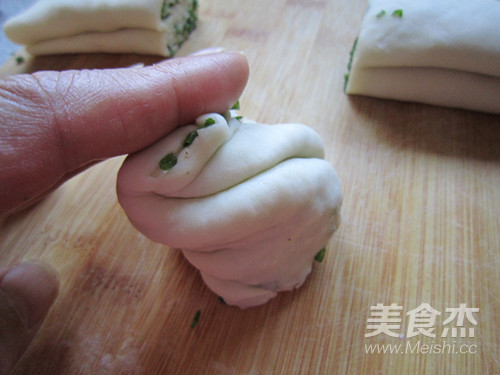 Green Onion Pancakes with Fragrant Outside and Tender Inside recipe