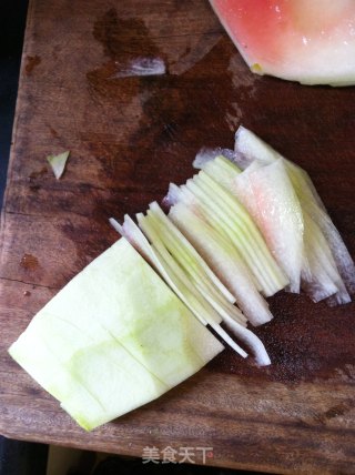 Super Detailed Small Fungus Cold Watermelon Rind-a Home-cooking Dish in The Summer recipe