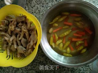 Chicken Feet with Soaked Feet~chicken Feet with Pickled Peppers recipe