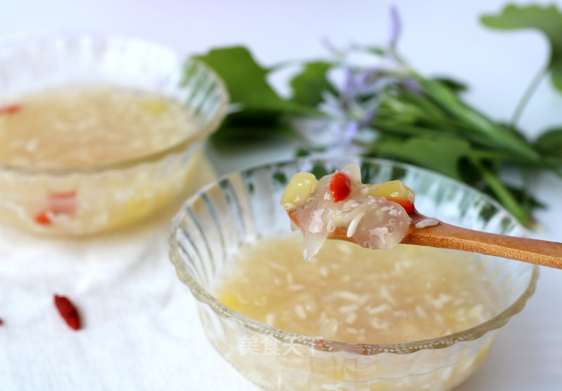 Pineapple and Tremella Soup recipe