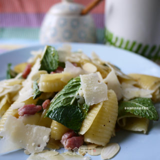 Pasta with Bacon and Mint Almonds recipe