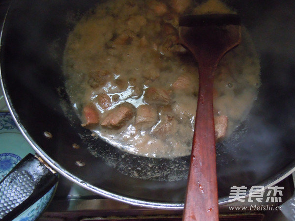 Stir-fried Beef Brisket with Hericium recipe