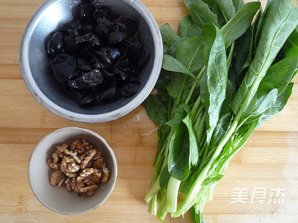 Spinach Fungus Mixed with Walnuts recipe