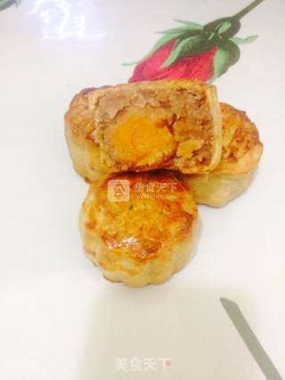 Mooncake with Lotus Seed Paste and Egg Yolk recipe