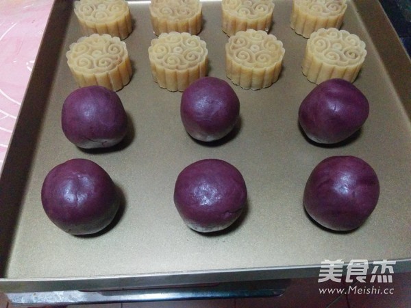 Peach Mountain Mooncake with Purple Sweet Potato and Egg Yolk recipe