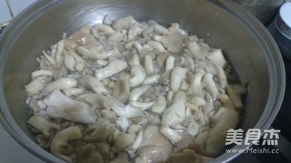 Xiuzhen Mushrooms in Cold Sauce recipe