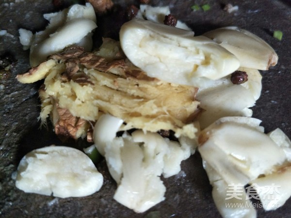 Variety of Steamed Dumplings with Leek Stuffing recipe