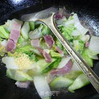 Stir-fried No. 5 Dishes with Bacon and Loofah recipe