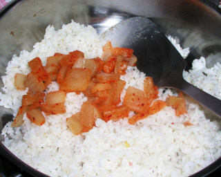 Lunch for One Person-korean Kimchi and Tuna Fried Rice recipe